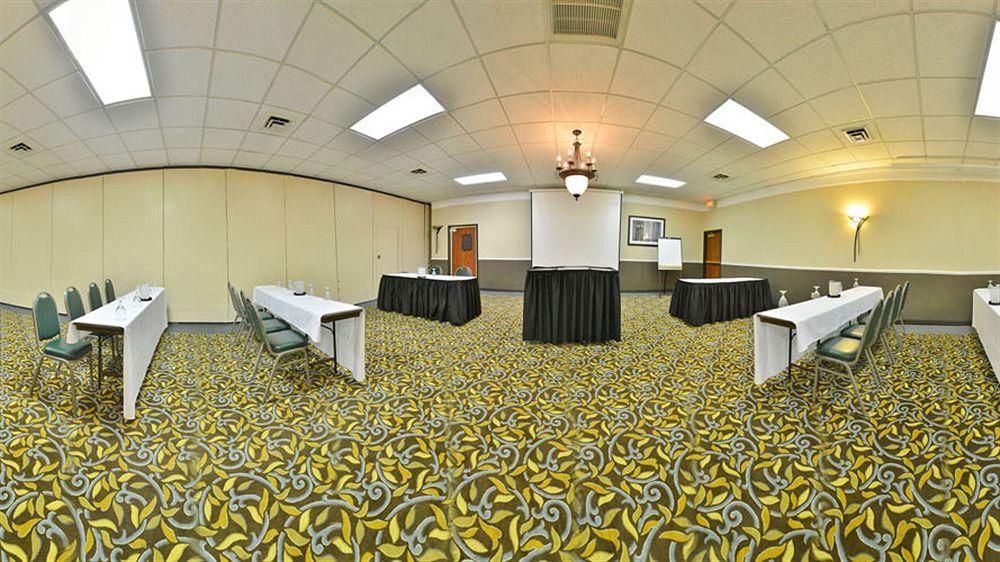 Red Roof Inn & Conference Center Wichita Airport Екстер'єр фото