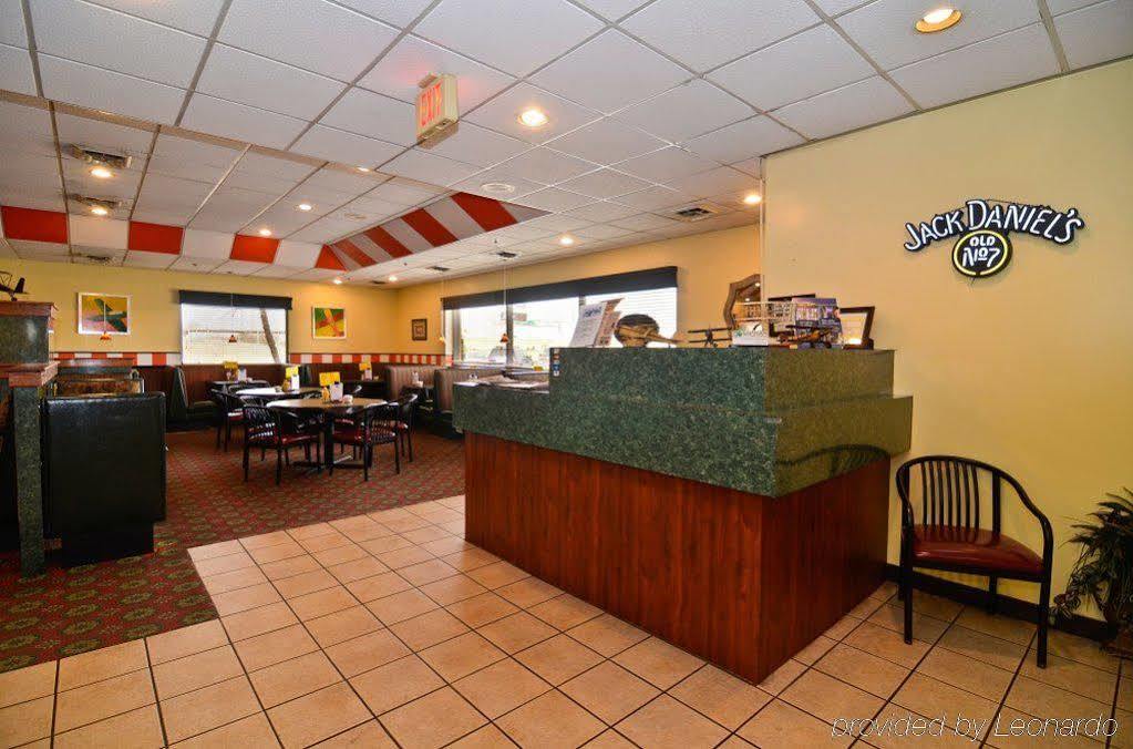 Red Roof Inn & Conference Center Wichita Airport Екстер'єр фото